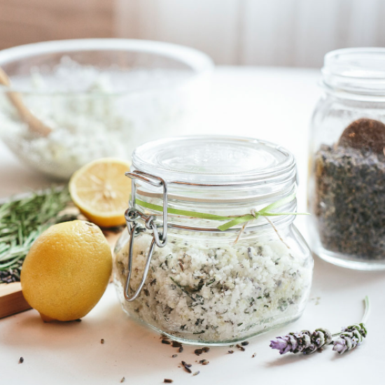 Sale aromatizzato limone rosmarino & lavanda con macinino Sale aromatizzato limone rosmarino & lavanda con macinino