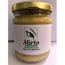 Crema di cavolo rapa con mandorle